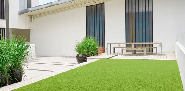 Kunstgras leggen in het najaar